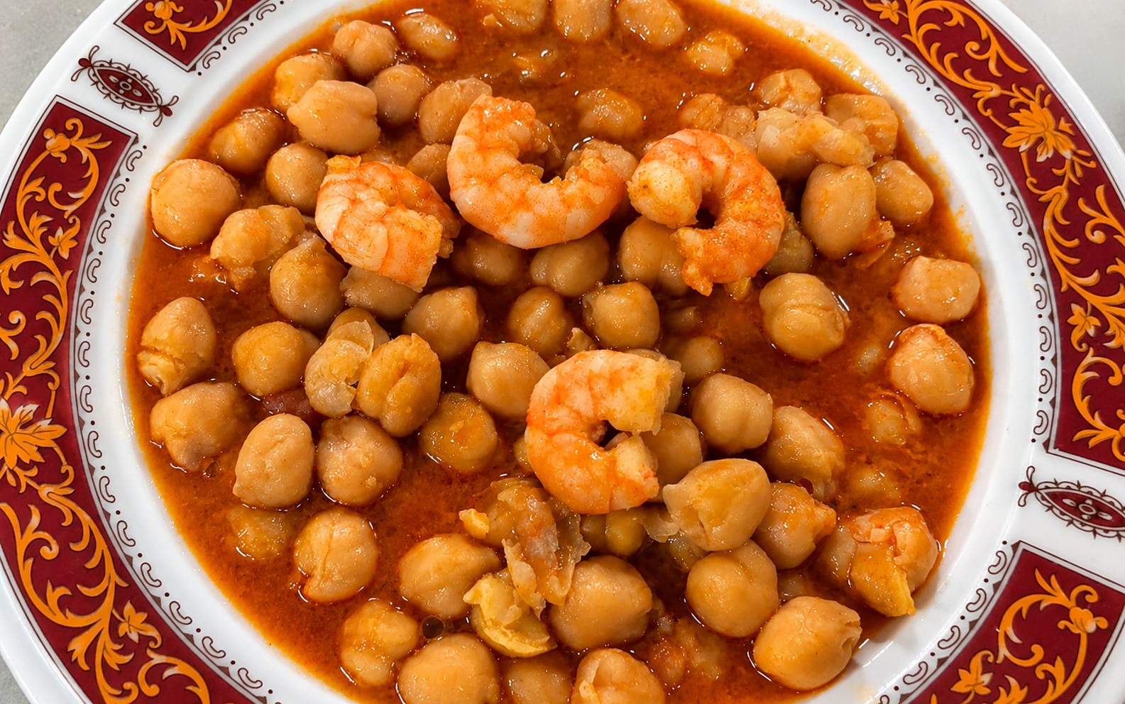 Garbanzos con langostinos